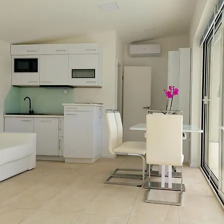 Luxury With Jacuzzi And Swimming Pool *