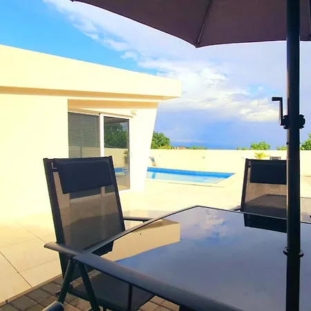 Vila Luxury With Jacuzzi And Swimming Pool