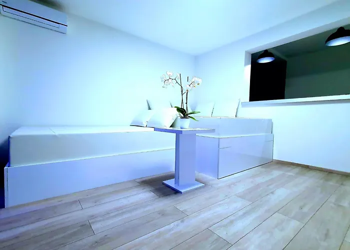 Luxury With Jacuzzi And Swimming Pool Vila