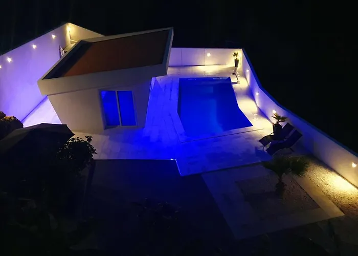 Luxury With Jacuzzi And Swimming Pool Vila *