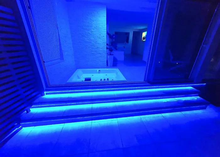 Luxury With Jacuzzi And Swimming Pool *