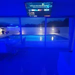 Vila Luxury With Jacuzzi And Swimming Pool