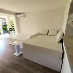 Luxury With Jacuzzi And Swimming Pool *