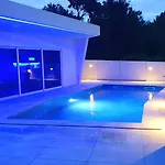 Vila Luxury With Jacuzzi And Swimming Pool *