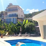 Luxury With Jacuzzi And Swimming Pool Vila