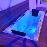 Luxury With Jacuzzi And Swimming Pool Vila