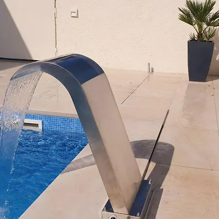 Vila Luxury With Jacuzzi And Swimming Pool