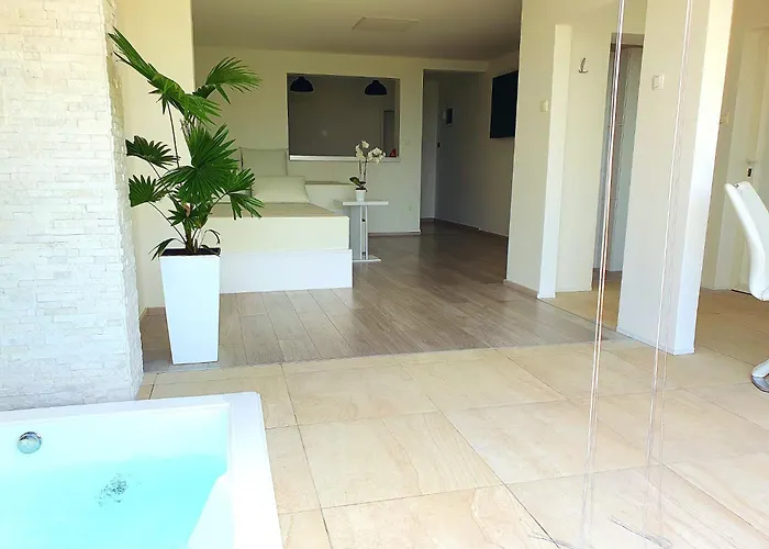 Luxury With Jacuzzi And Swimming Pool Opatija